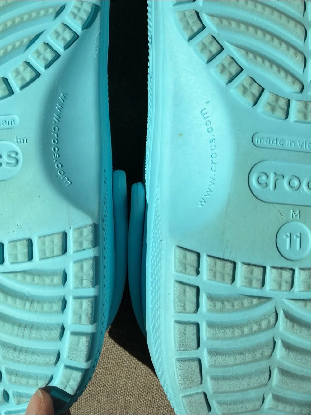 ⚡ Make a Splash in Turbo Teal! Authentic Crocs Classic Clogs (Size M11)
